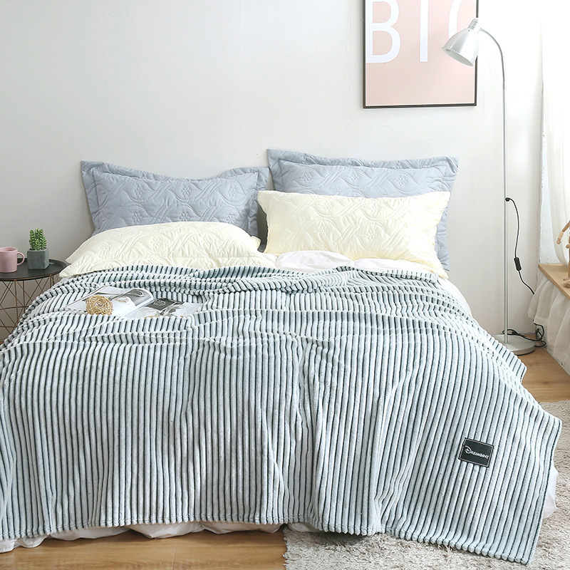 Artisstriped plaid - holdbart, varmt og stilfuldt vintage-strikket fleecetæppe