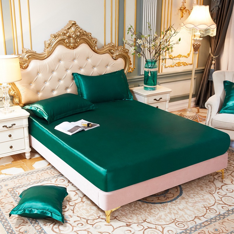 Shiny silk sheets - andbart satinlagen - madrasovertræk