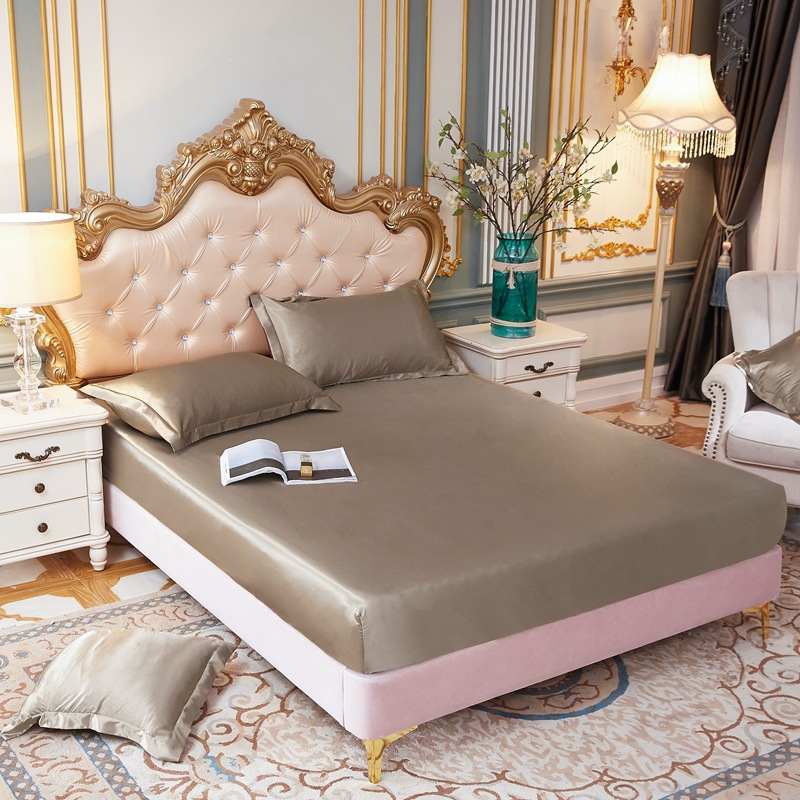 Shiny silk sheets - andbart satinlagen - madrasovertræk