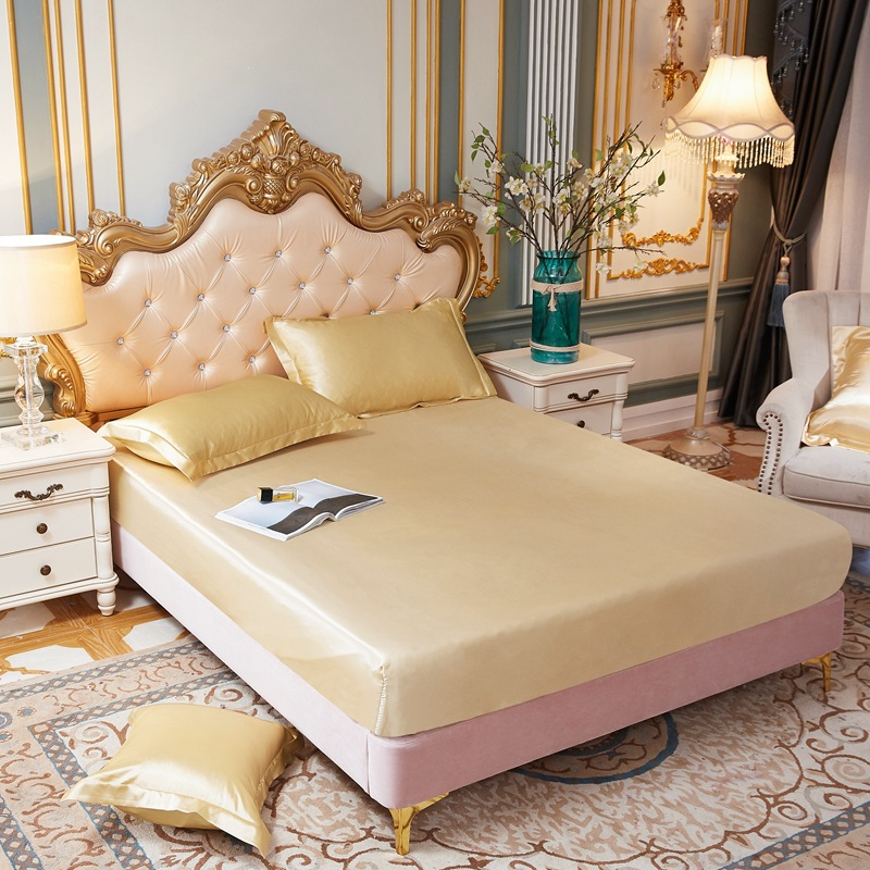 Shiny silk sheets - andbart satinlagen - madrasovertræk