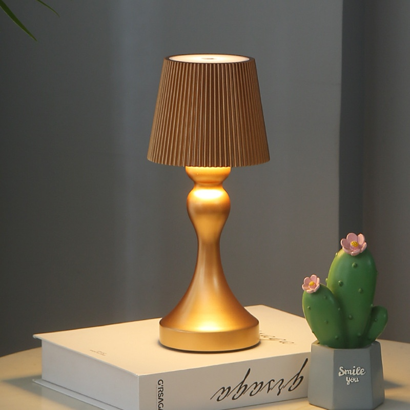Portaglow bordlampe - ledningsfri, buet metallampe med retroessens
