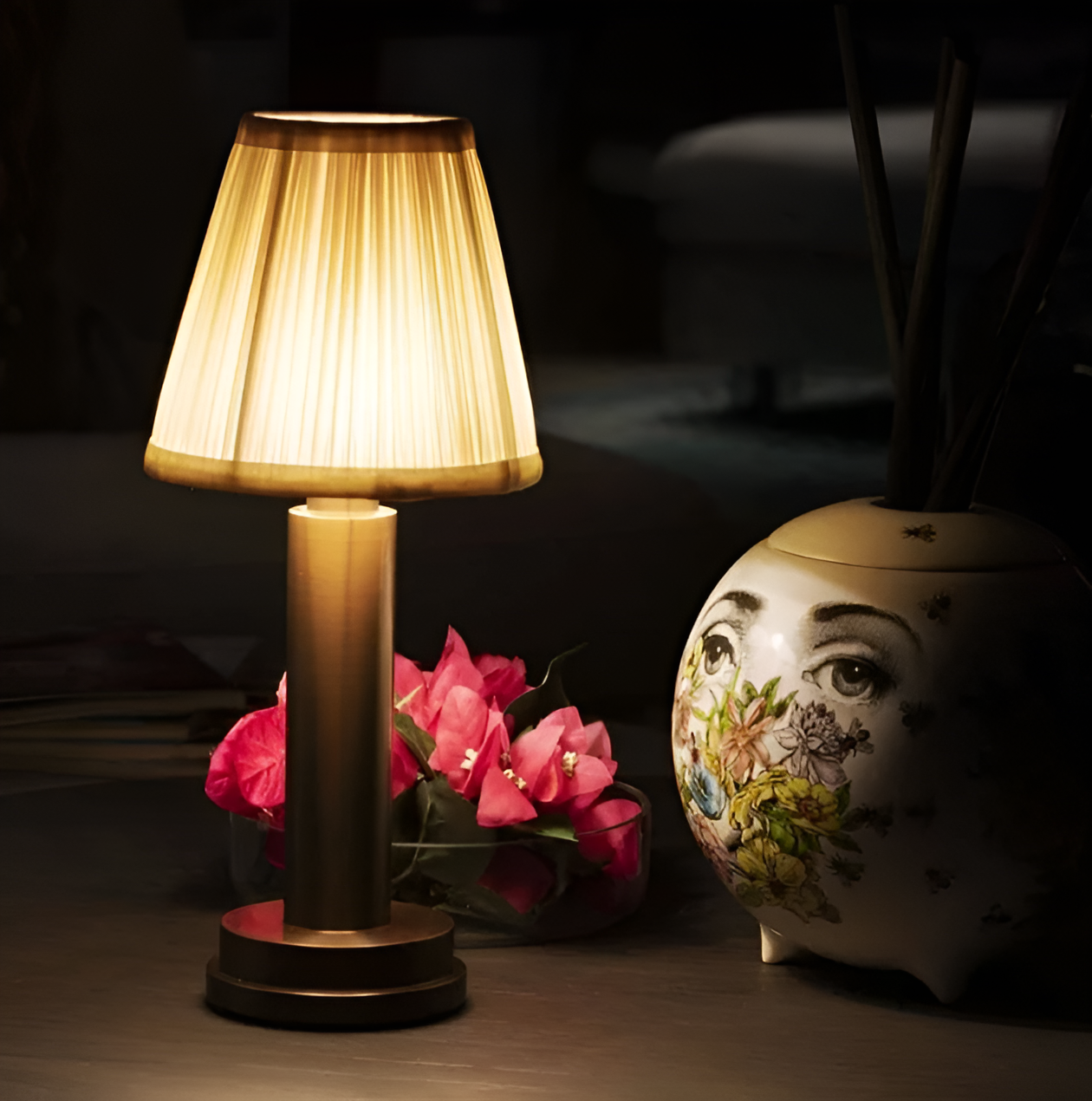 Vintage flare - bordlampe i aluminium med dæmpbar stofskærm