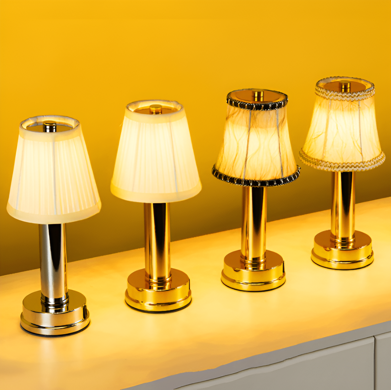 Vintage flare - bordlampe i aluminium med dæmpbar stofskærm