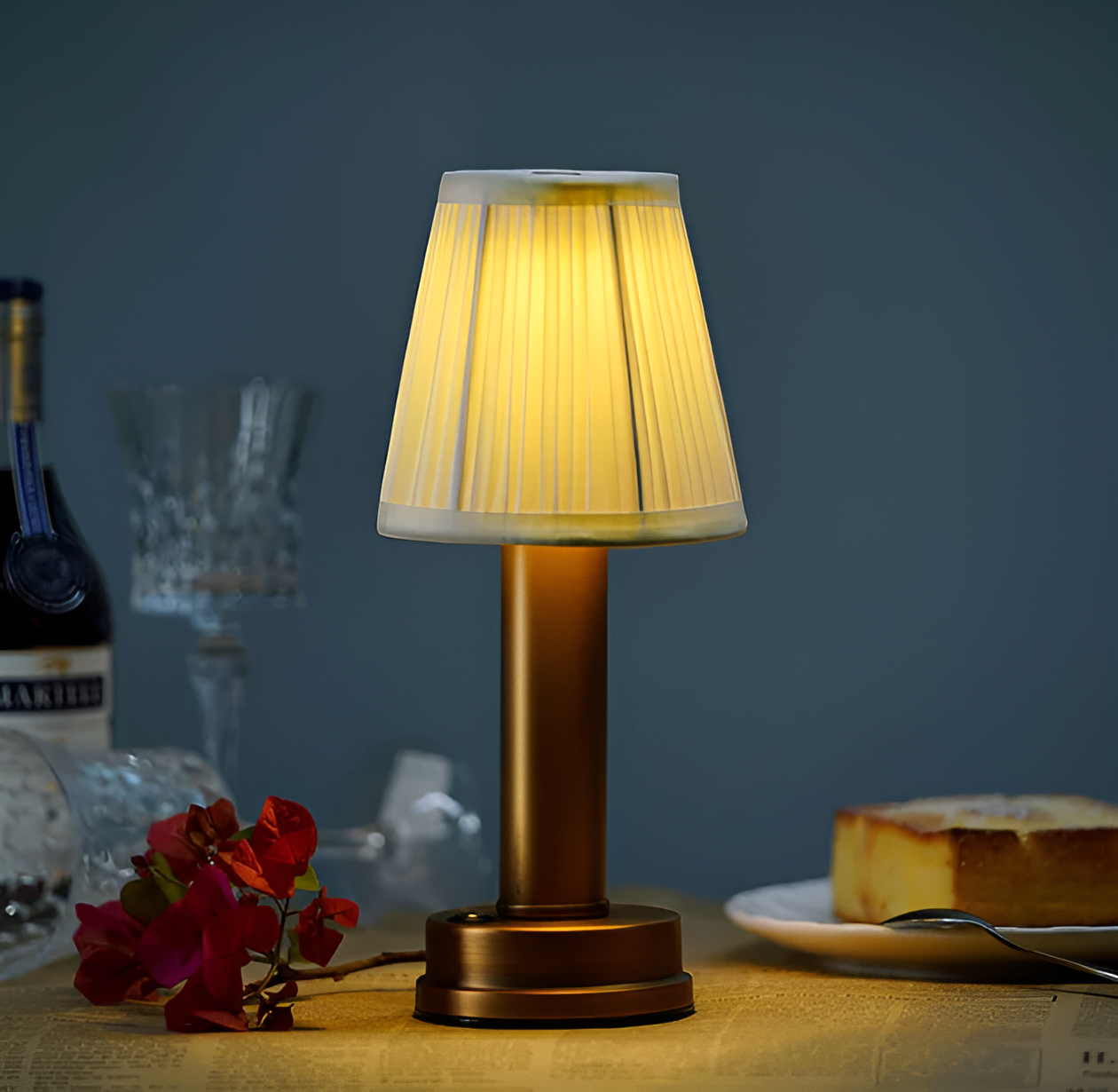 Vintage flare - bordlampe i aluminium med dæmpbar stofskærm