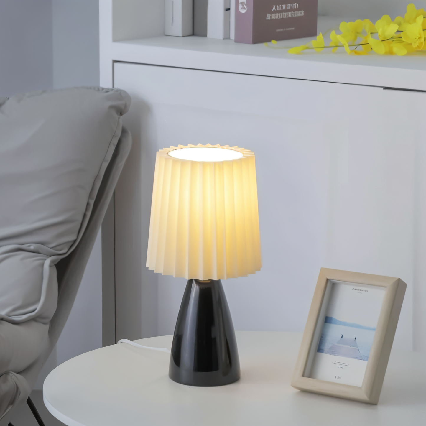 Conepleated bordlampe - led keramisk milkshake skrivebordslampe