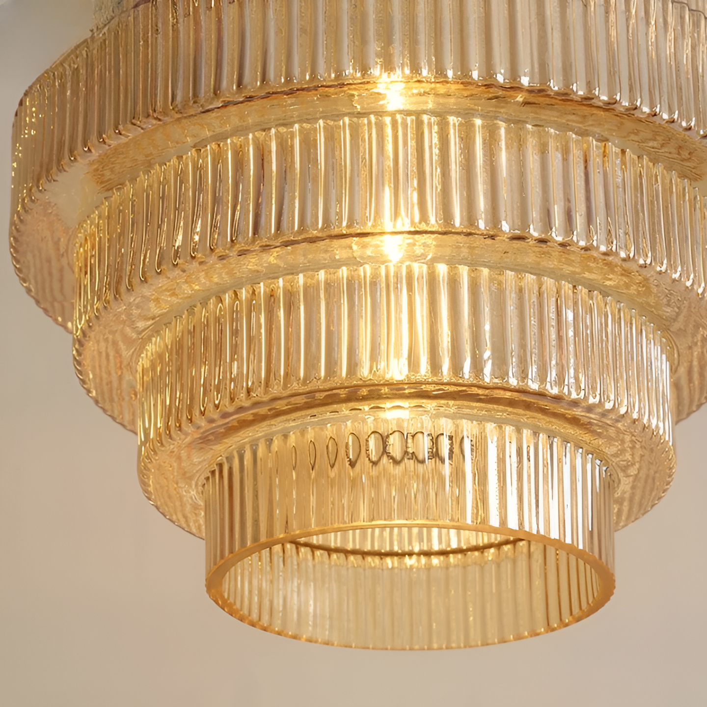 Curve - arkaisk lysekrone med aftrappet design