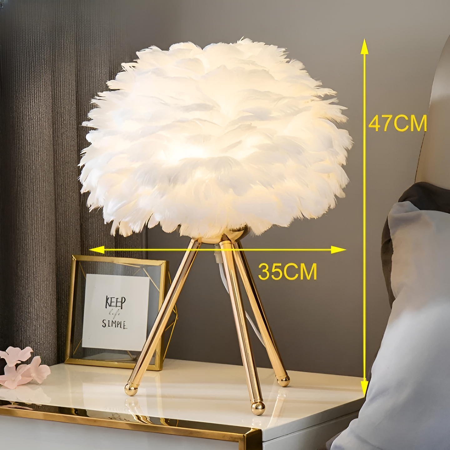 Feather glow - håndlavet bordlampe lavet af strudsefjer til en romantisk atmosfære