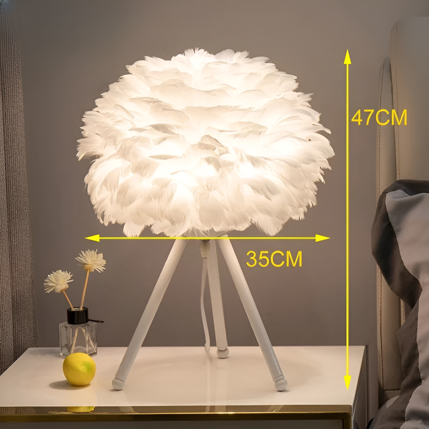 Feather glow - håndlavet bordlampe lavet af strudsefjer til en romantisk atmosfære
