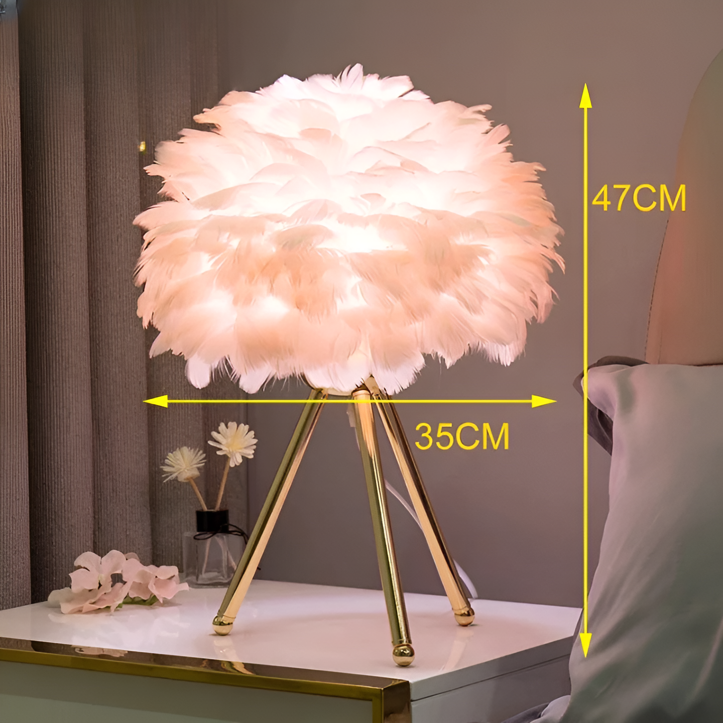 Feather glow - håndlavet bordlampe lavet af strudsefjer til en romantisk atmosfære