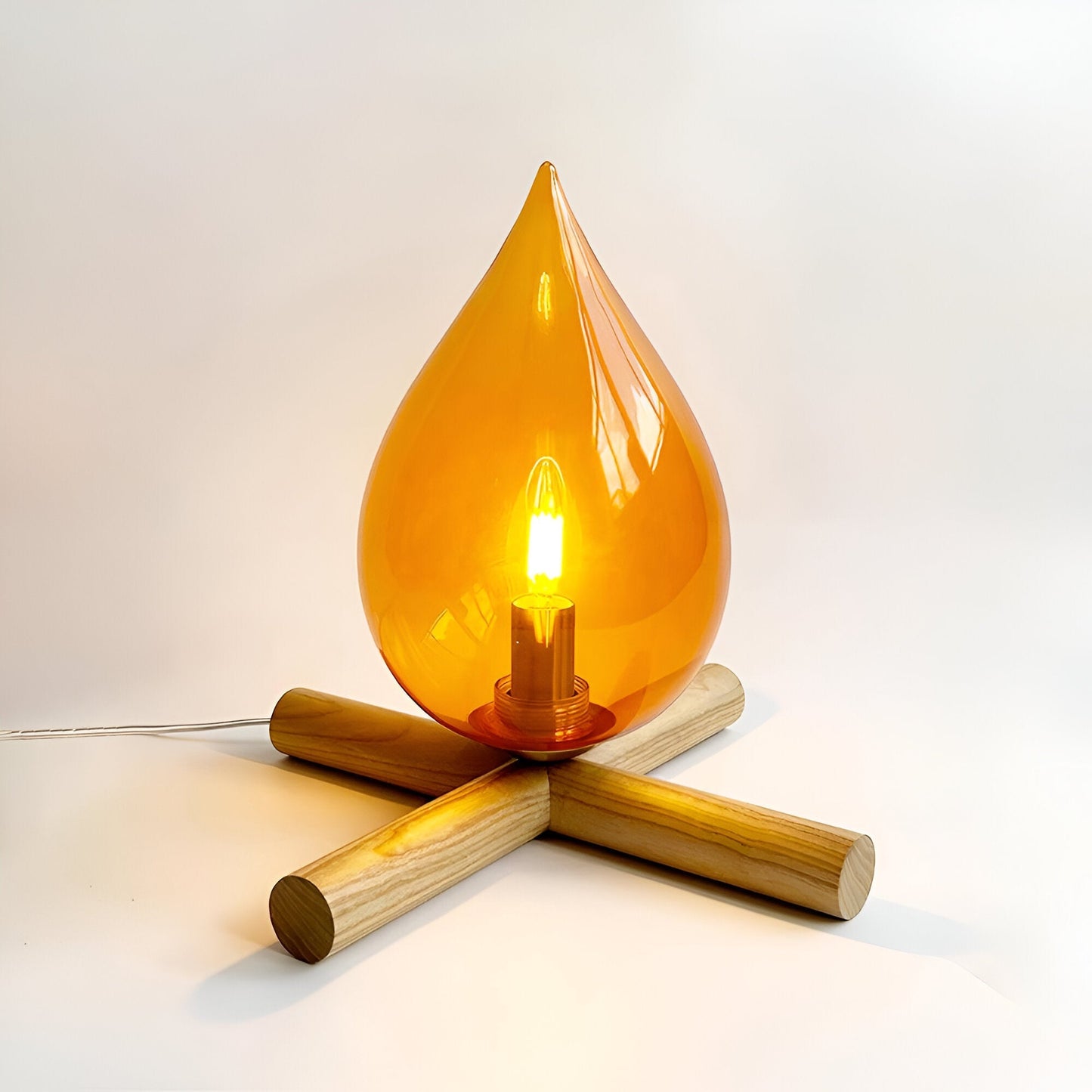 Fireflare bordlampe - lejrbålsflammelampe med træfod