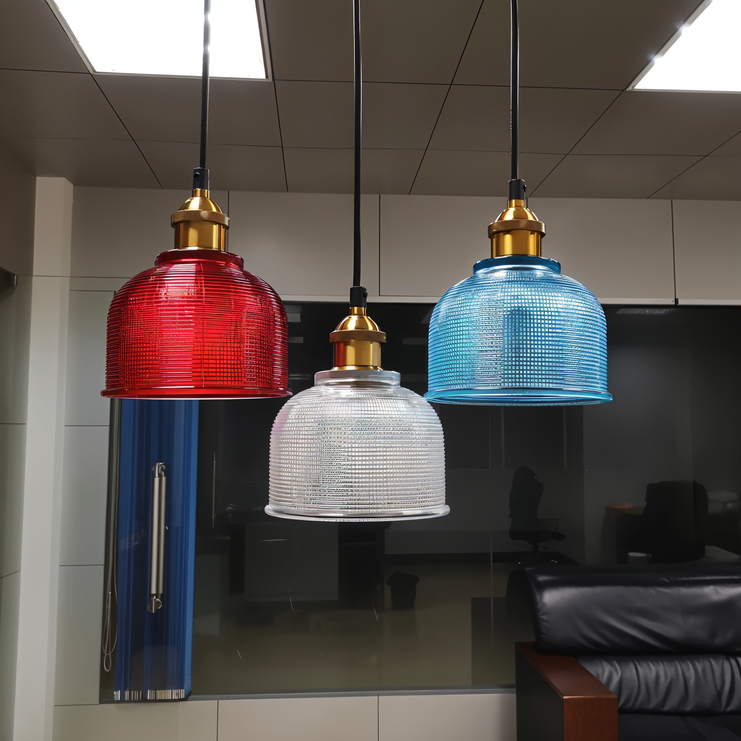 Glossy Bell-pendel - farverig retro-pendel i glas - moderne hængelampe