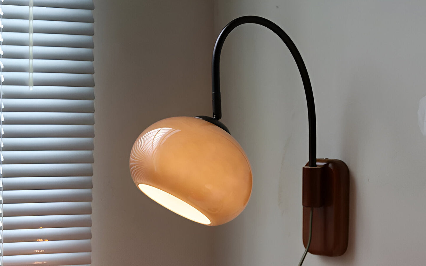 Persi væglampe - persimmon glas væglampe - bauhaus væglampe design - soveværelse væglamper led