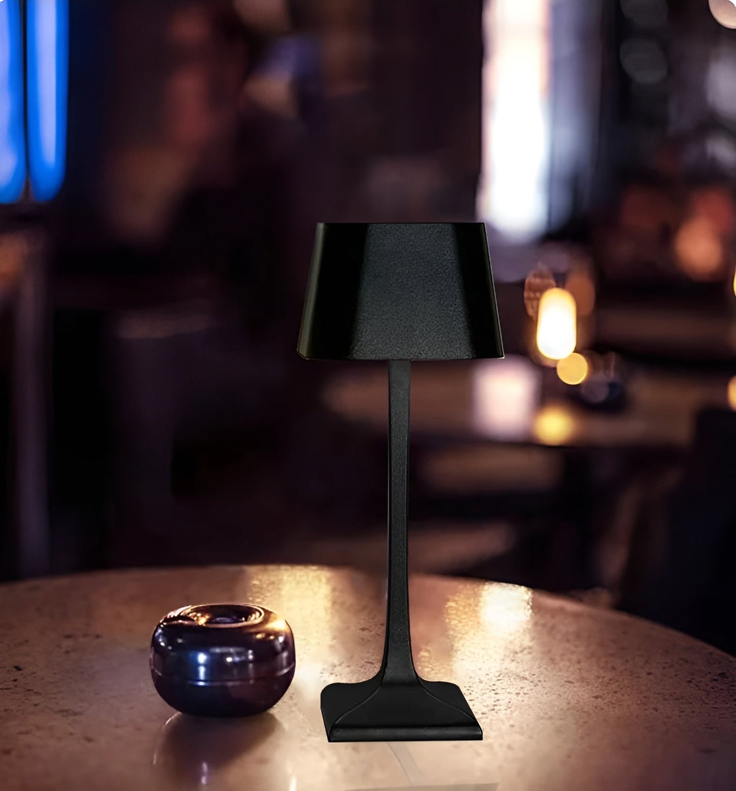 Quadmini bordlampe - led-lampe i firkantet form lavet af aluminium