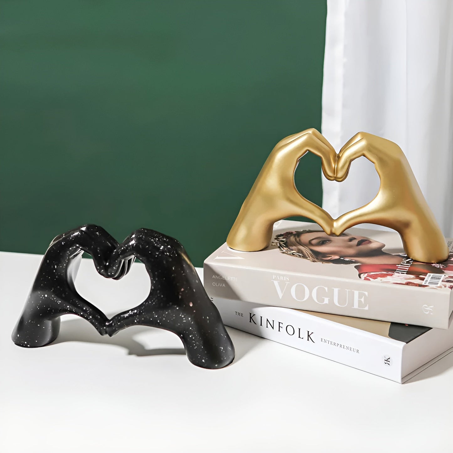 Sculpted love - moderne håndholdt kærlighedsfigur til tidløs romantik