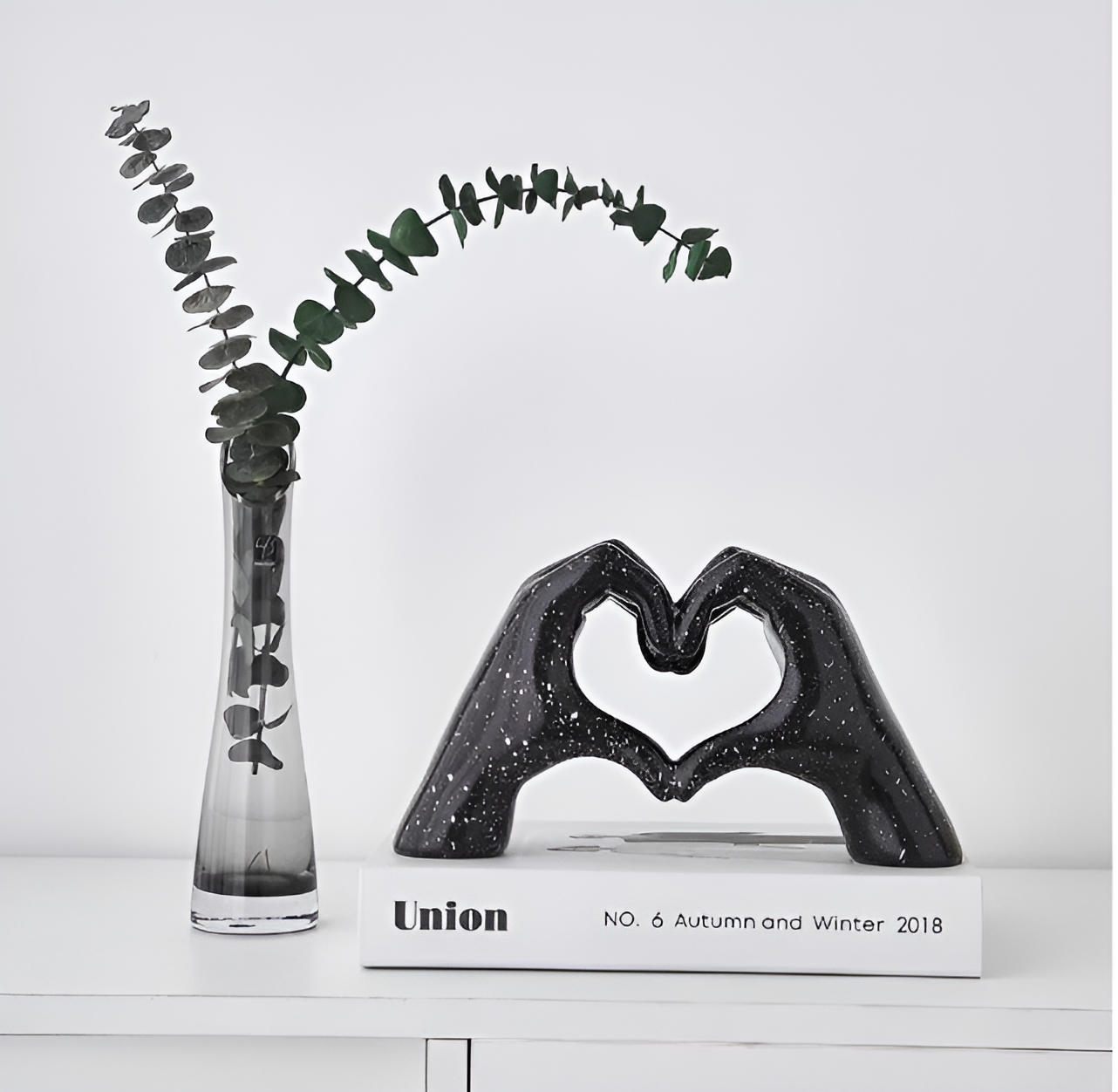 Sculpted love - moderne håndholdt kærlighedsfigur til tidløs romantik