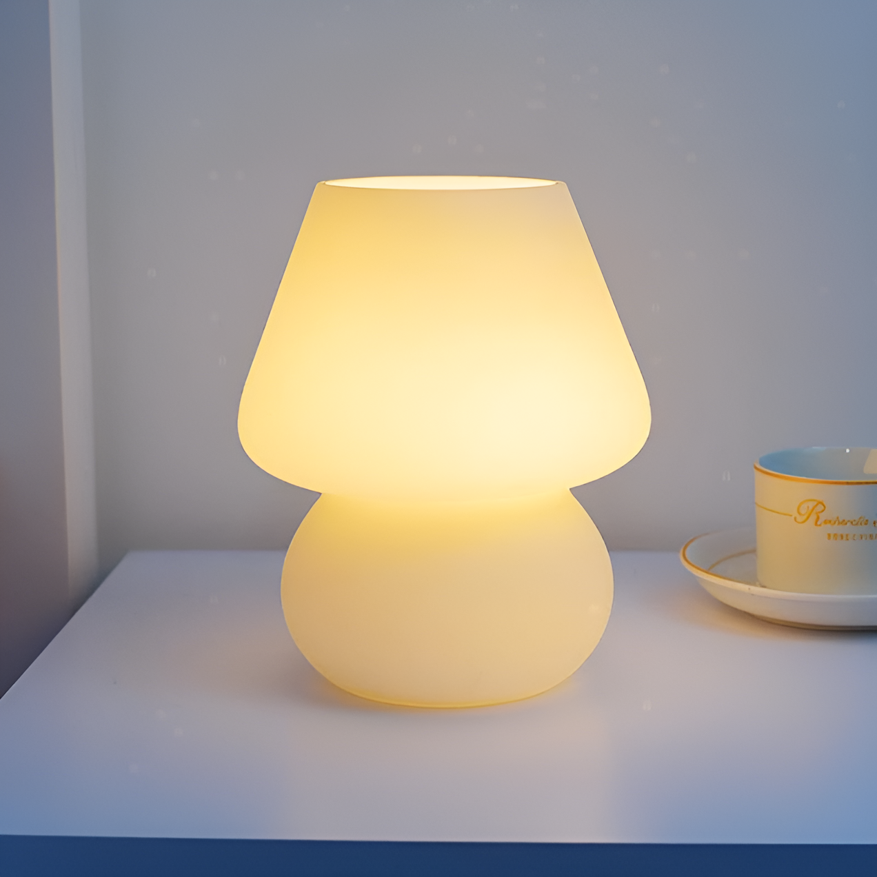 Striped glow - en bordlampe lavet af mundblæst, stribet glas