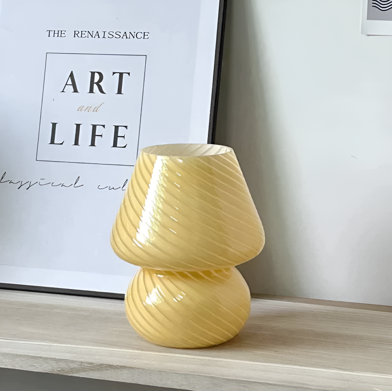 Striped glow - en bordlampe lavet af mundblæst, stribet glas