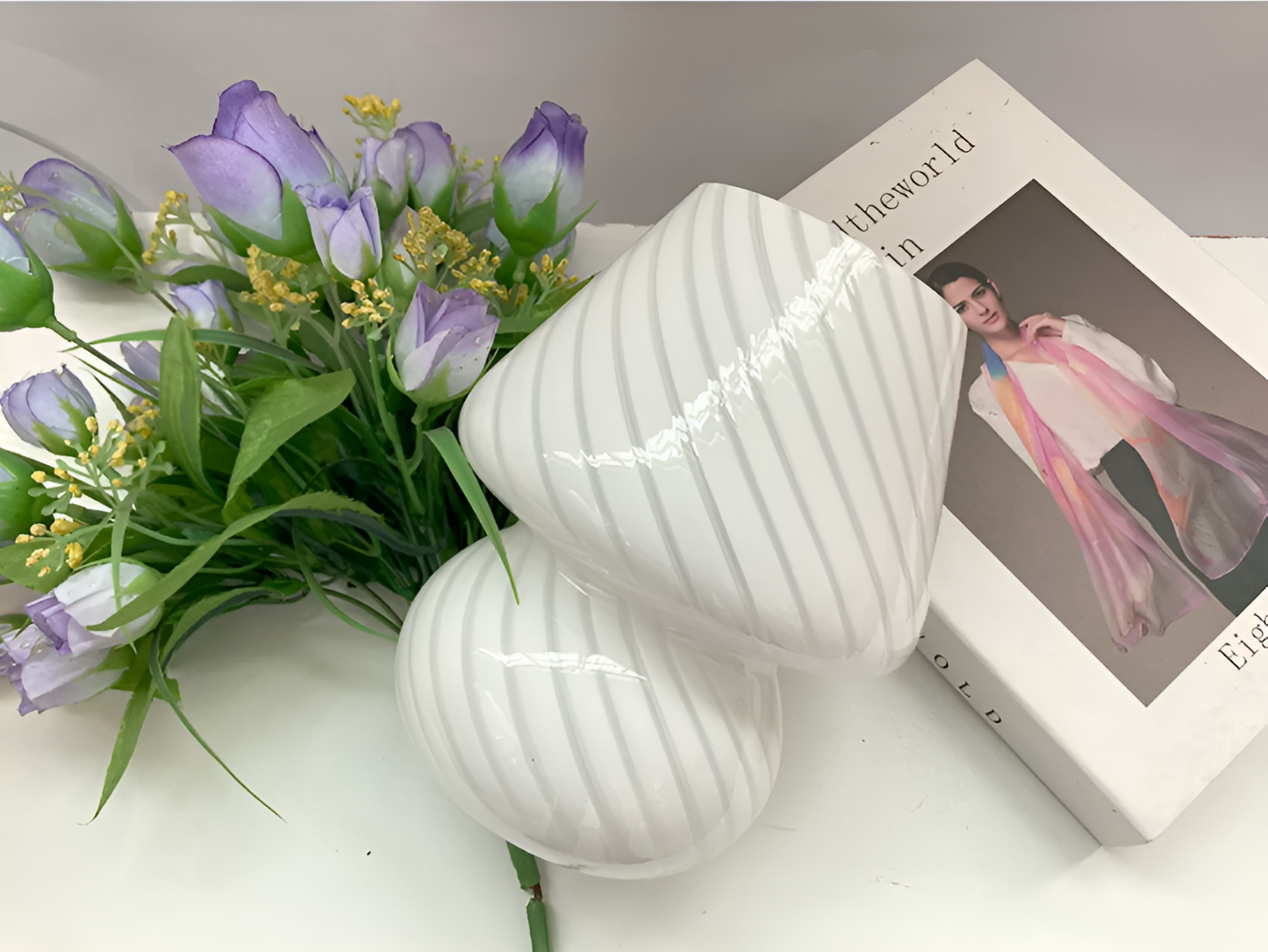 Striped glow - en bordlampe lavet af mundblæst, stribet glas