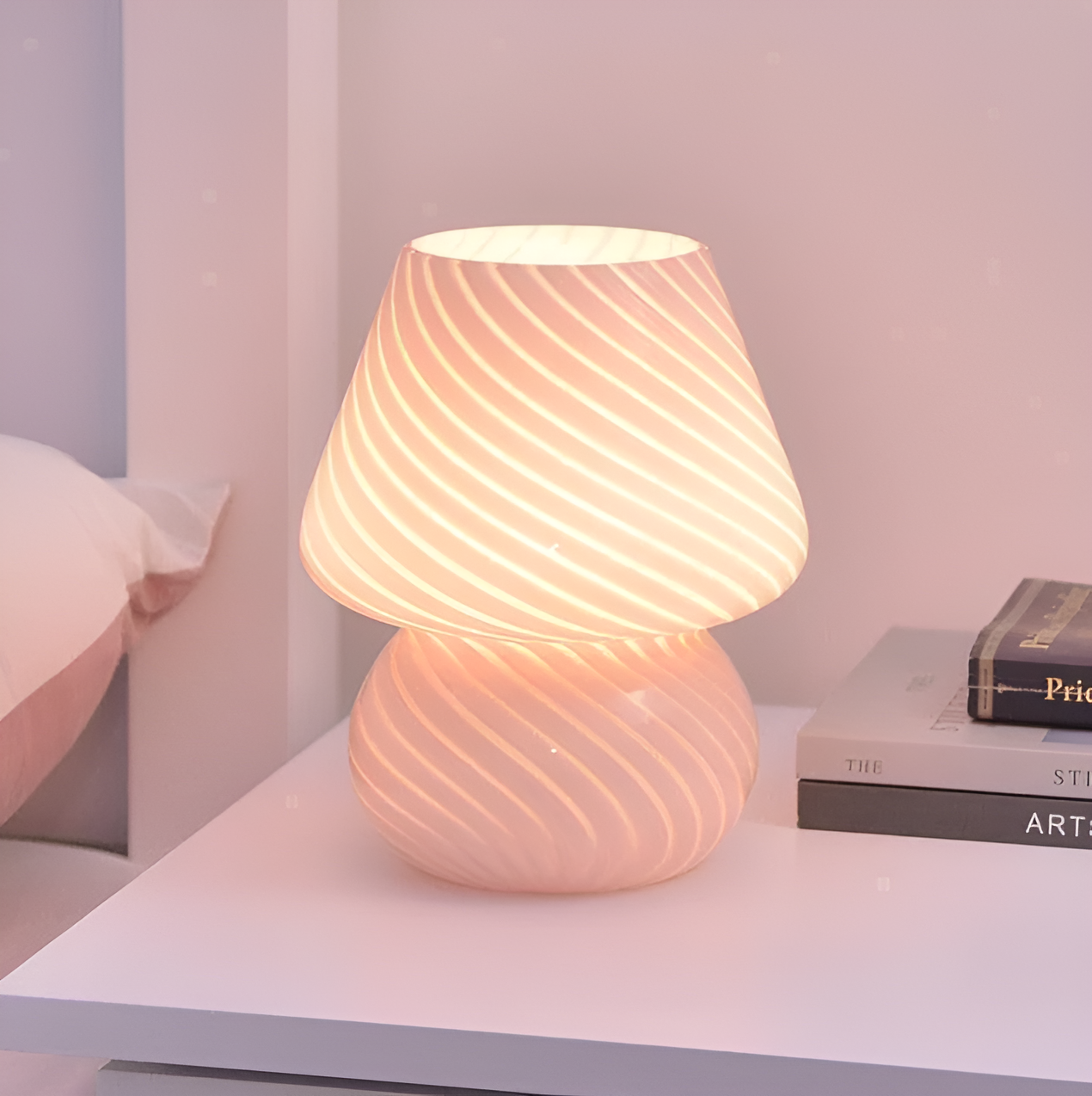 Striped glow - en bordlampe lavet af mundblæst, stribet glas