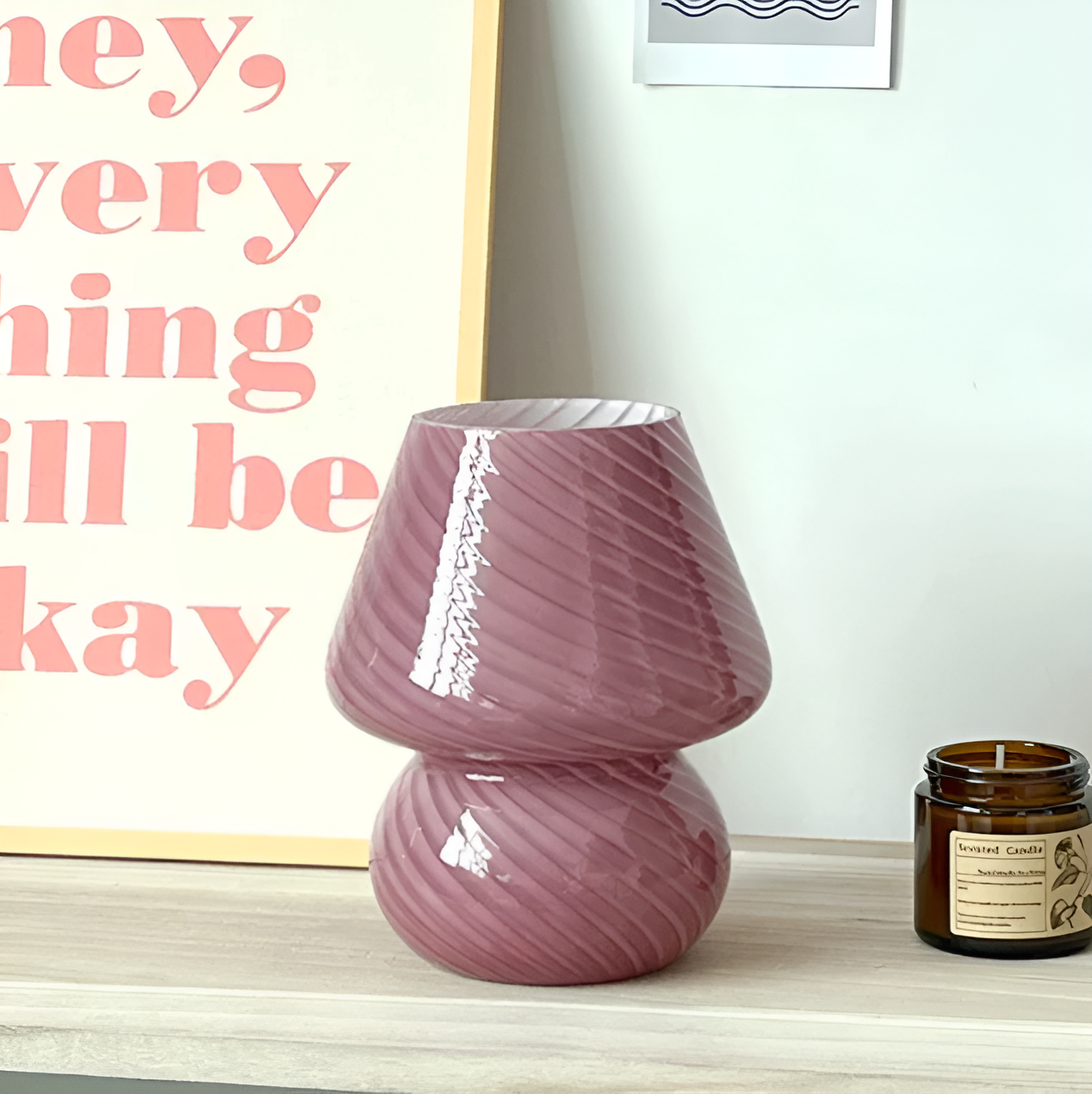 Striped glow - en bordlampe lavet af mundblæst, stribet glas