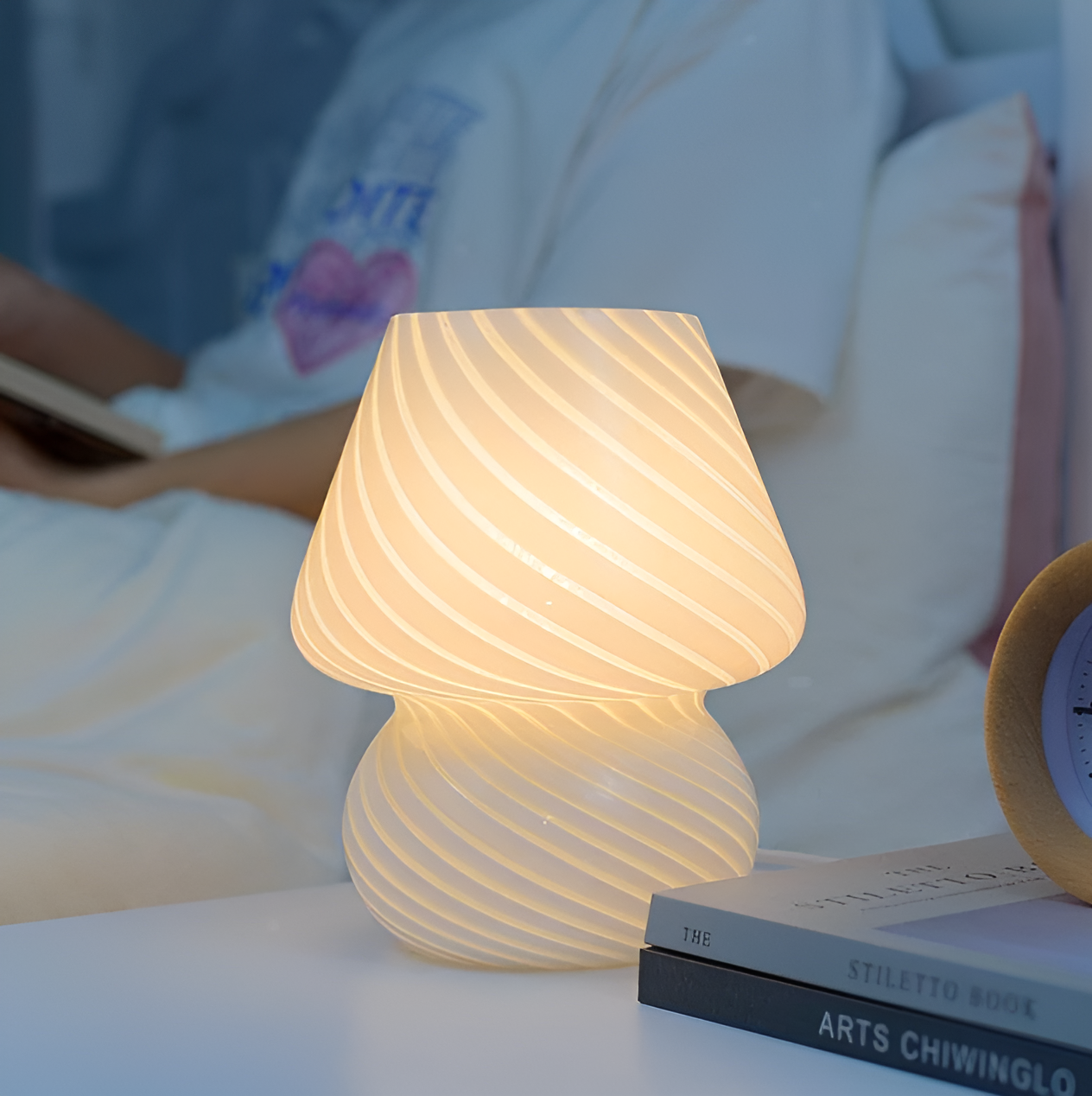 Striped glow - en bordlampe lavet af mundblæst, stribet glas
