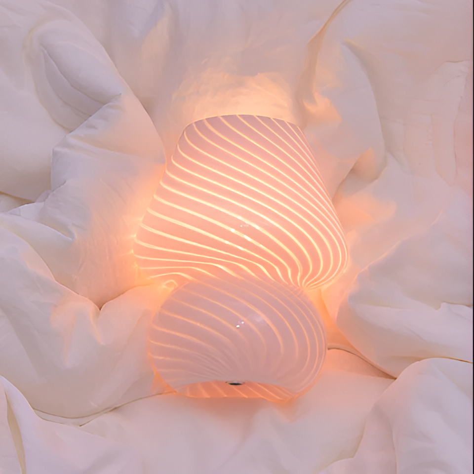 Striped glow - en bordlampe lavet af mundblæst, stribet glas