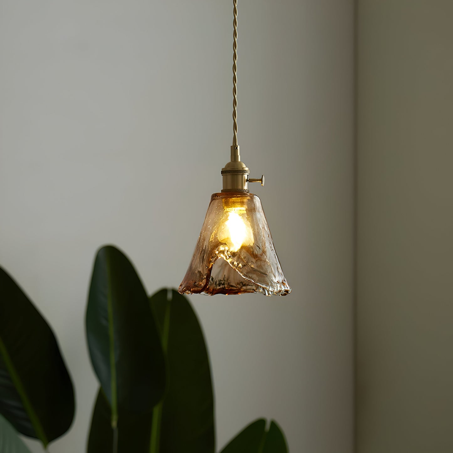 Twist deco-pendel i glas - pendel i antik messing med vintage-flair
