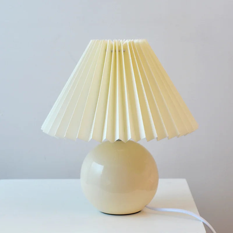 Antique Pleated - vintage bordlampe med plisseret skærm