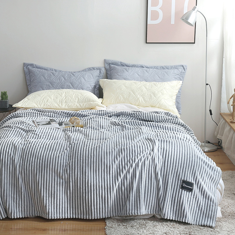 Artisstriped plaid - holdbart, varmt og stilfuldt vintage-strikket fleecetæppe