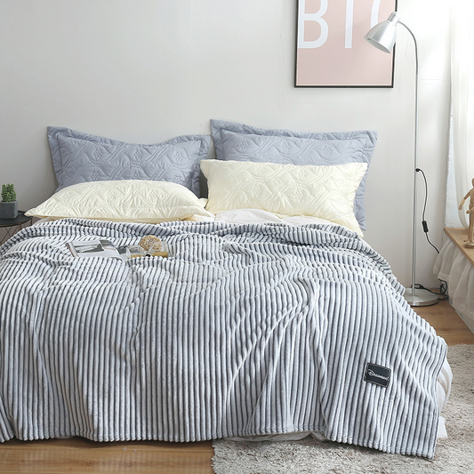 Artisstriped plaid - holdbart, varmt og stilfuldt vintage-strikket fleecetæppe