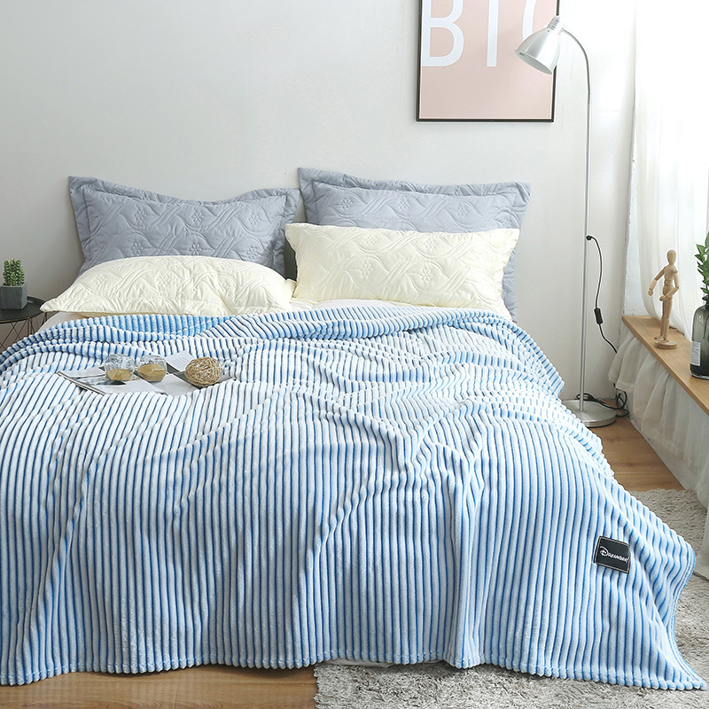 Artisstriped plaid - holdbart, varmt og stilfuldt vintage-strikket fleecetæppe