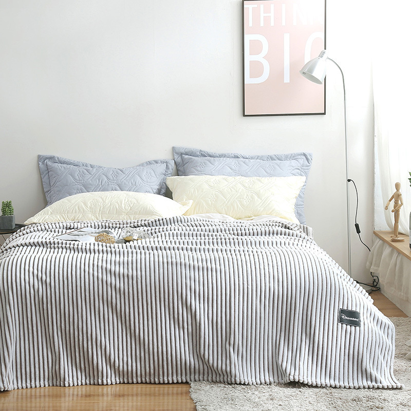 Artisstriped plaid - holdbart, varmt og stilfuldt vintage-strikket fleecetæppe
