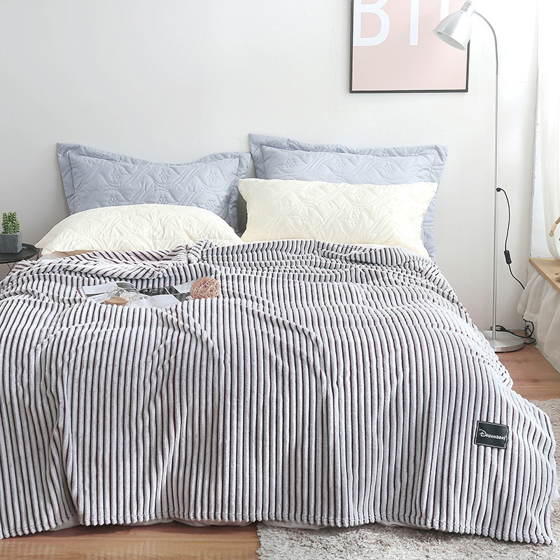 Artisstriped plaid - holdbart, varmt og stilfuldt vintage-strikket fleecetæppe