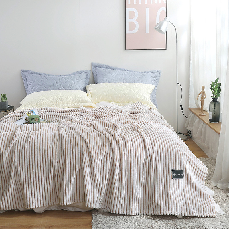 Artisstriped plaid - holdbart, varmt og stilfuldt vintage-strikket fleecetæppe