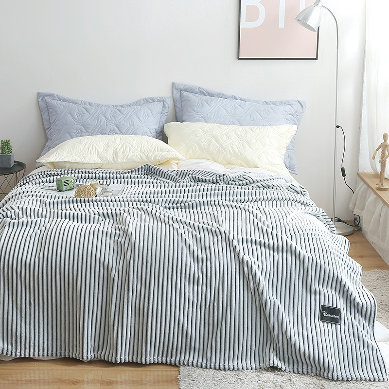 Artisstriped plaid - holdbart, varmt og stilfuldt vintage-strikket fleecetæppe