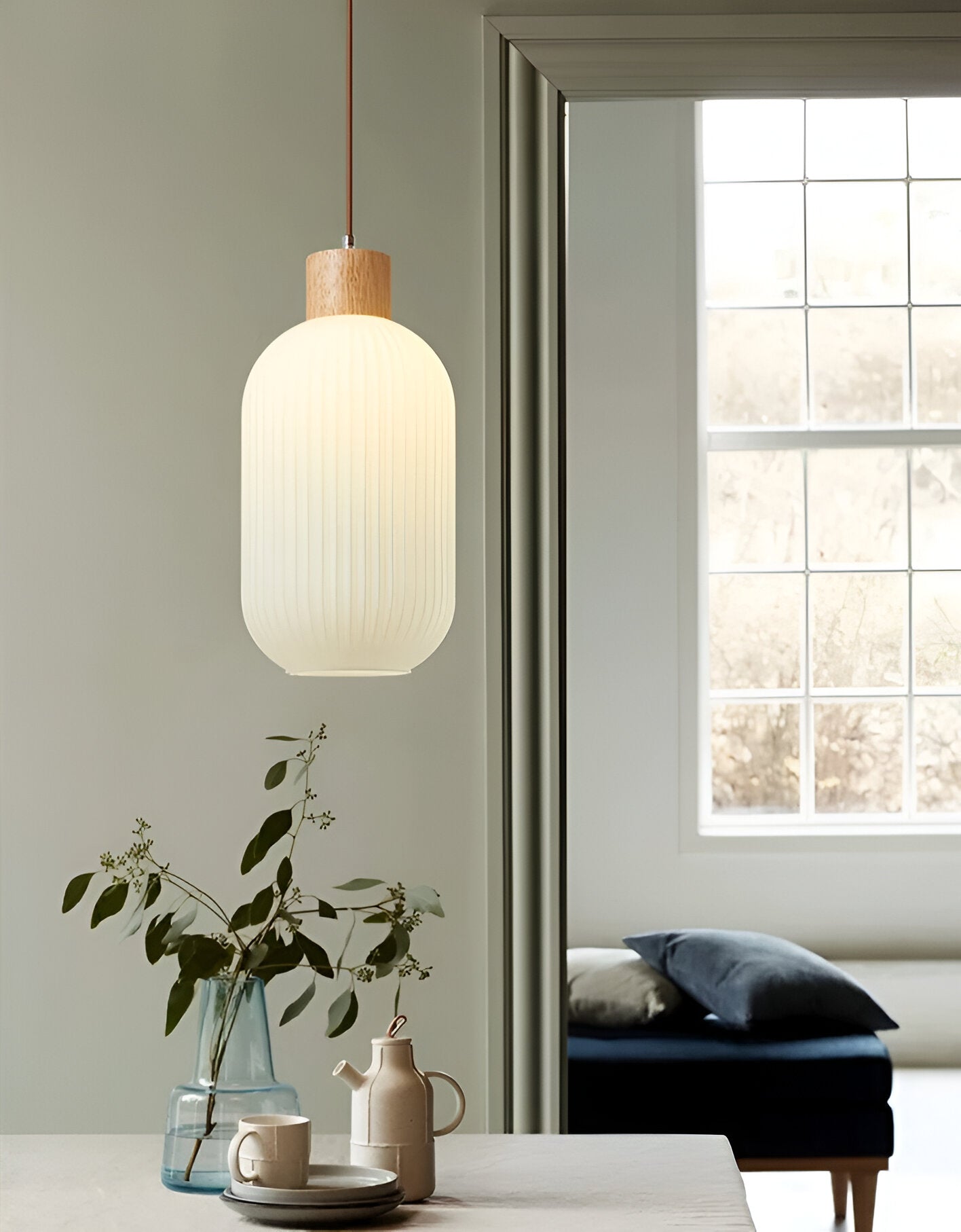 Akariluxe pendellampe - elegant japansk mælkehvid ribbet glaspendel