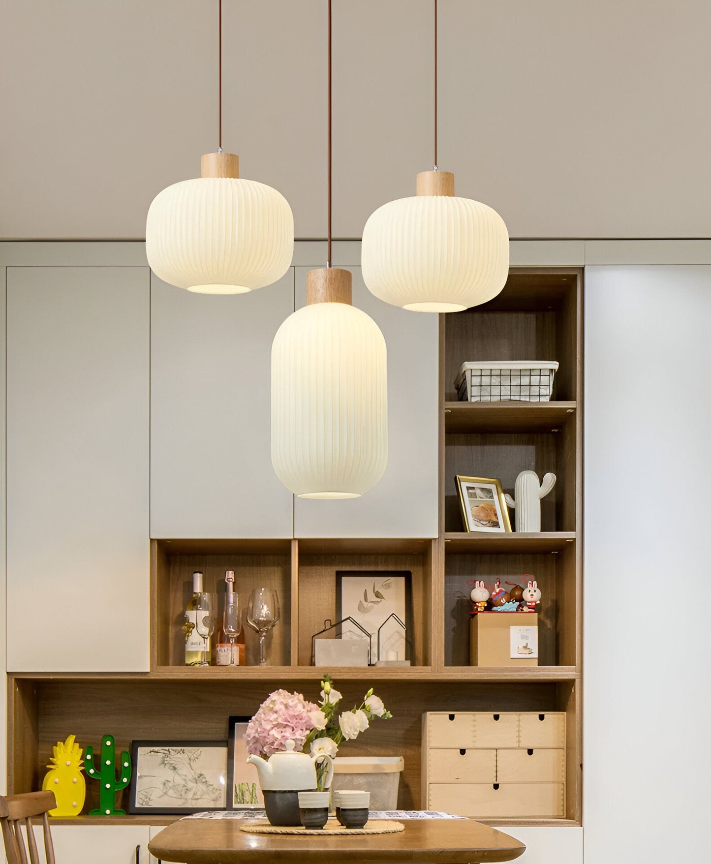 Akariluxe pendellampe - elegant japansk mælkehvid ribbet glaspendel