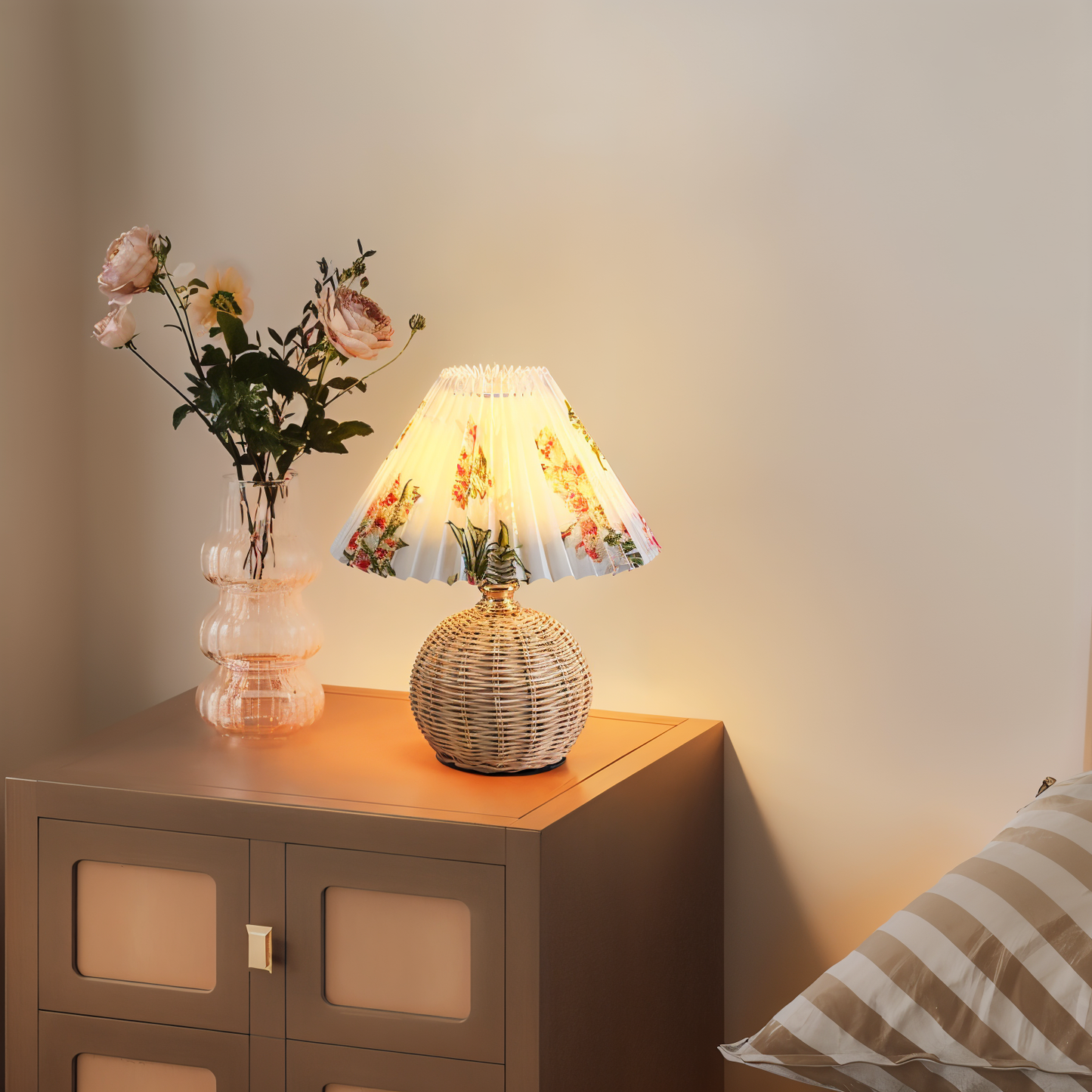 Brolly plisseret bordlampe - retro rattan lampe - konisk bordlampe