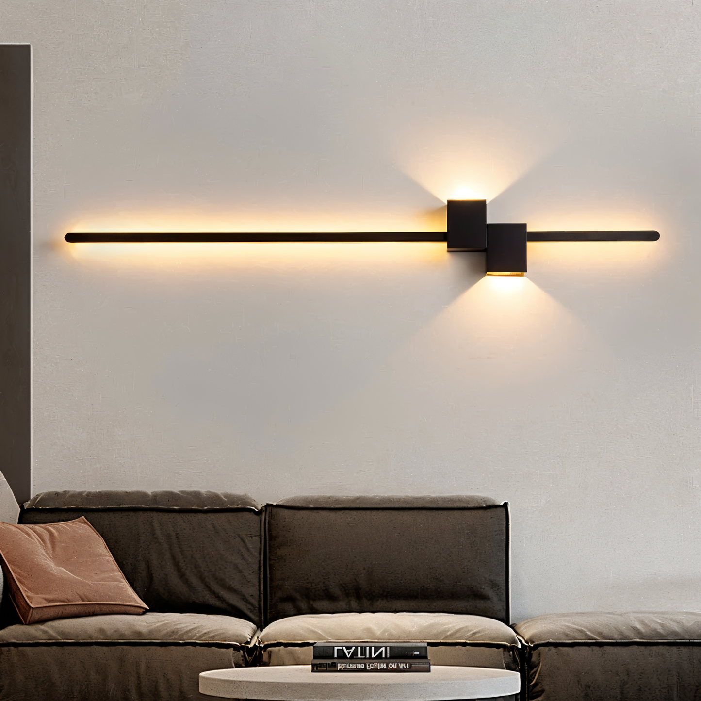 The line væglampe - minimalistisk sort lang led-væglampe