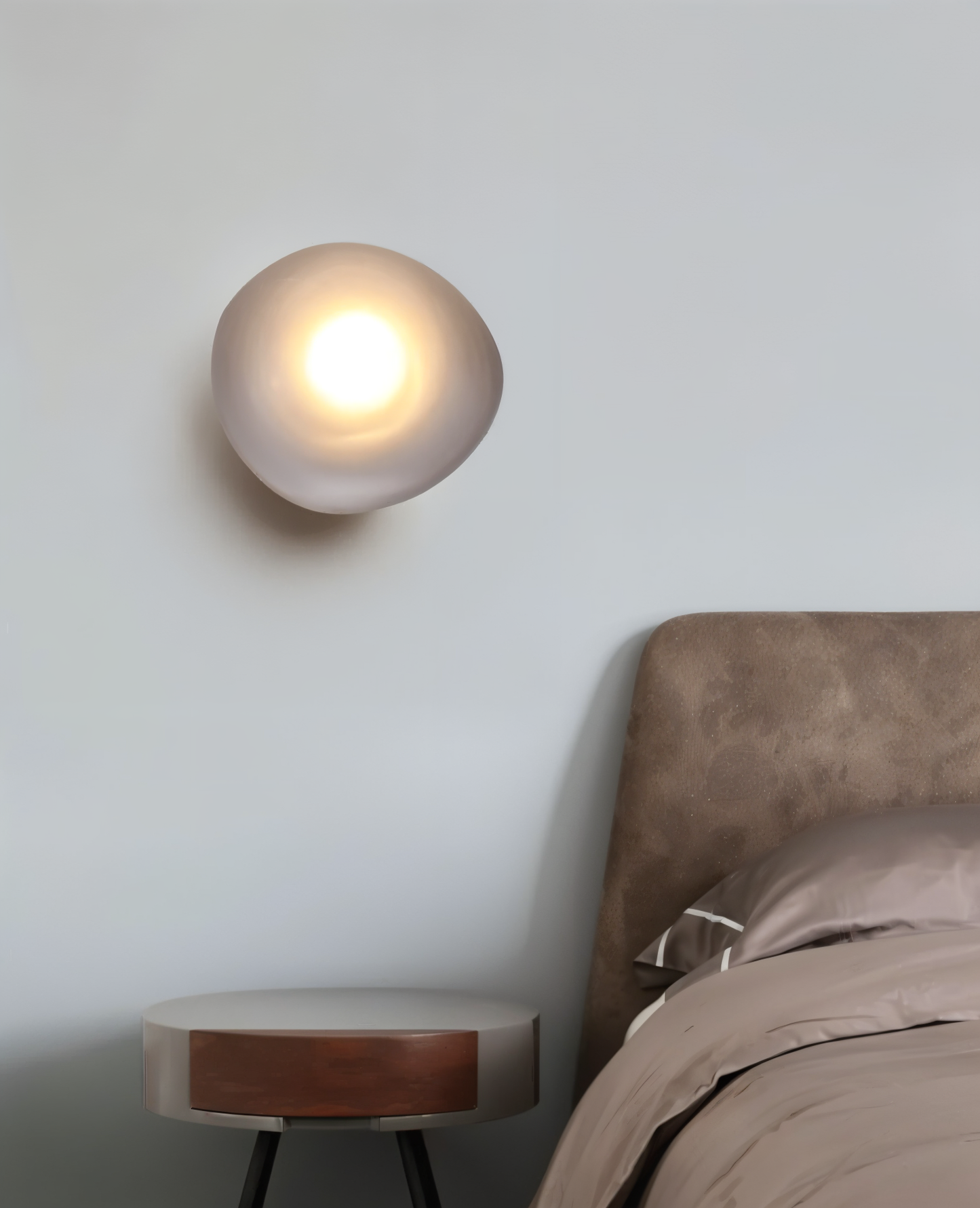 Pebblehue væglampe  - lysende led-væglampe lavet af glas i nordisk stil