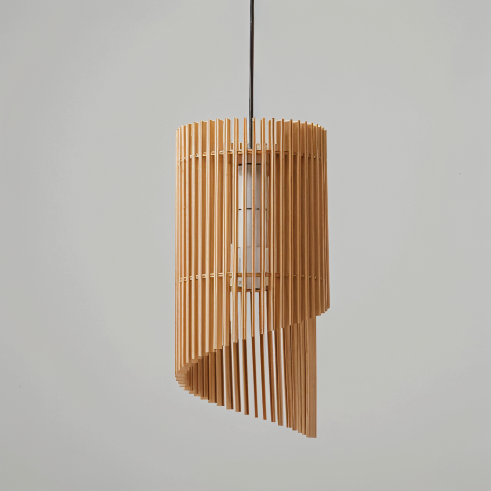 Spirawood pendellampe - kunstnerisk cylindrisk træarmatur