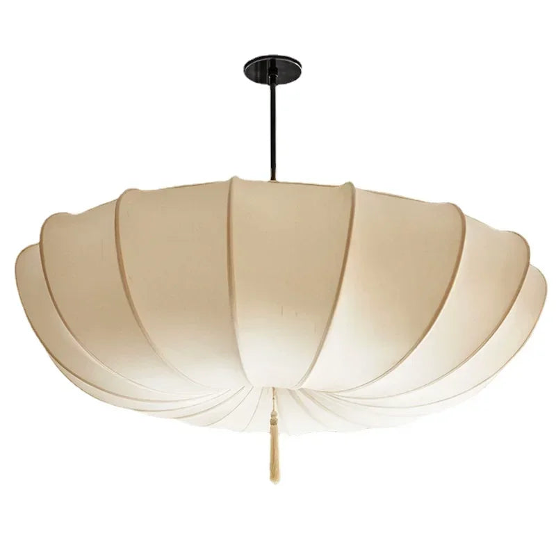 CreamLoom | elegant lysekrone i stof