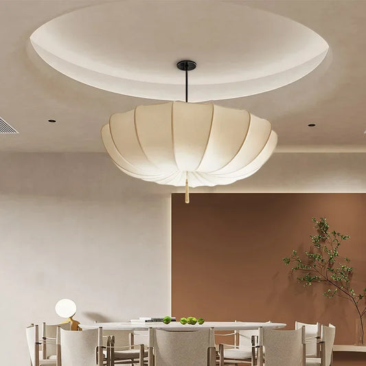 CreamLoom | elegant lysekrone i stof